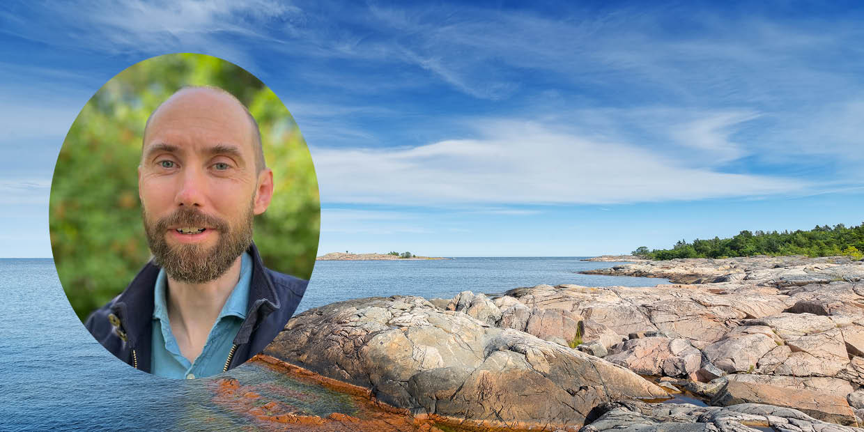 Linus Hasselström Langer and a background with water